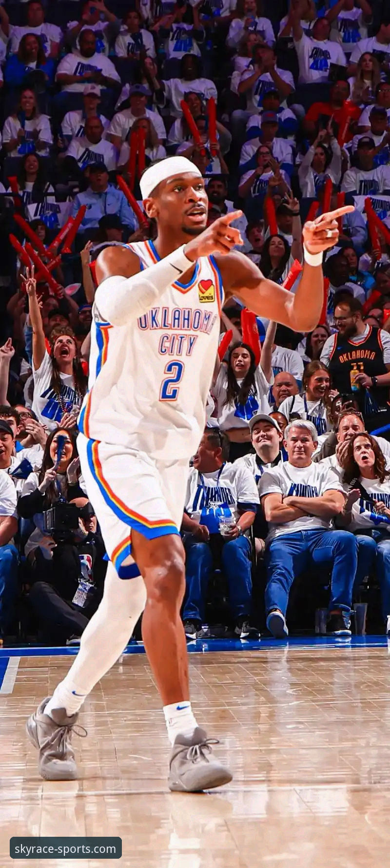 亚历山大47分加时封神，雷霆险胜活塞背后的战术博弈与观赛体验